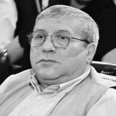 الإعلامي علي ذراع