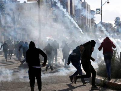 اصابة 16 فلسطينيا في مواجهات مع الاحتلال بنابلس 