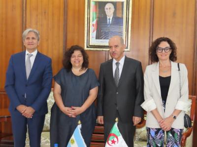 مباحثات لتطوير التعاون الصحي والصيدلاني الجزائري الأرجنتيني