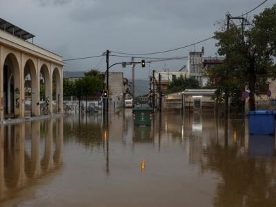 فيضانات اليونان 