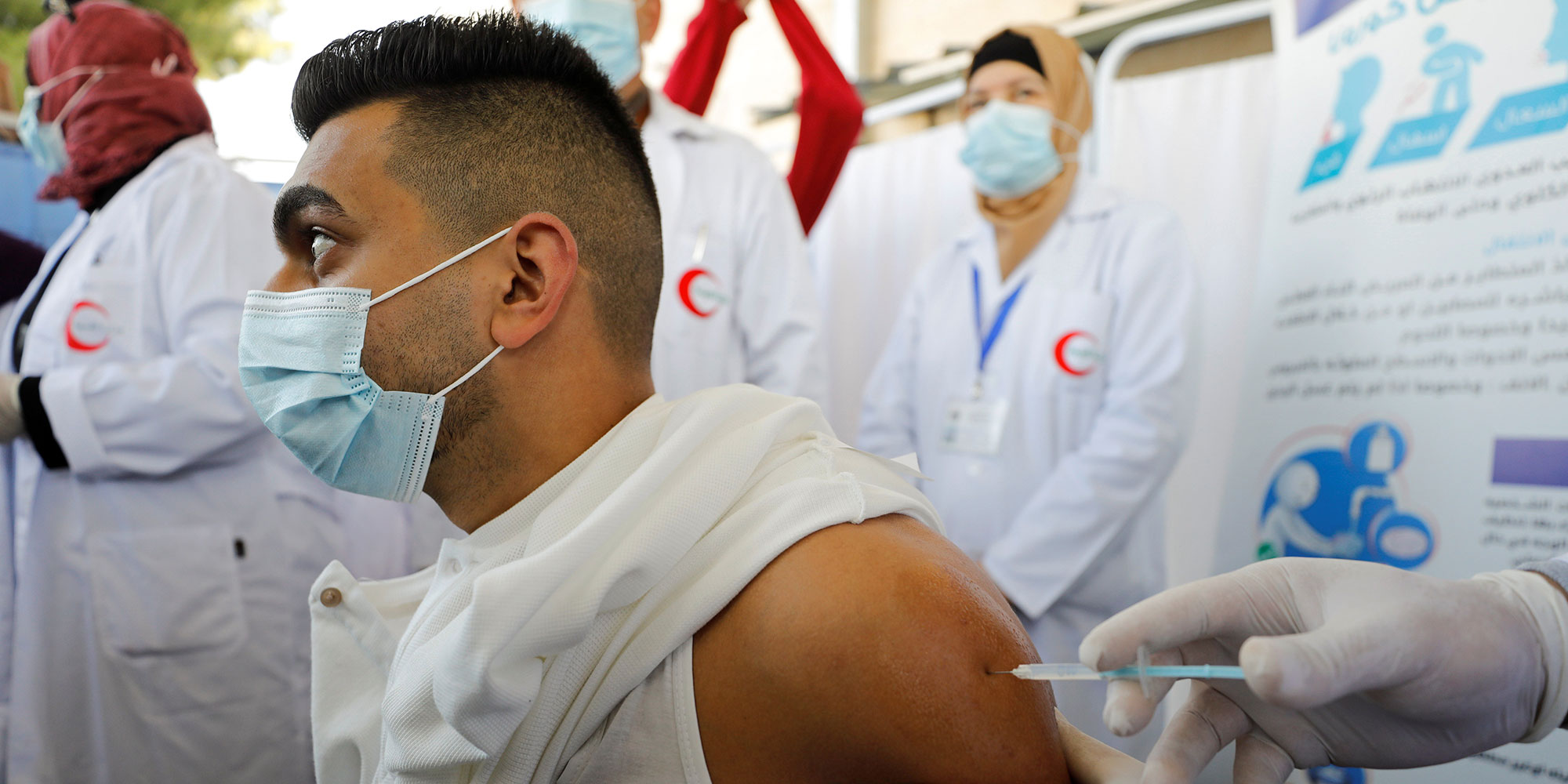 la Palestine commence à vacciner les lycéens