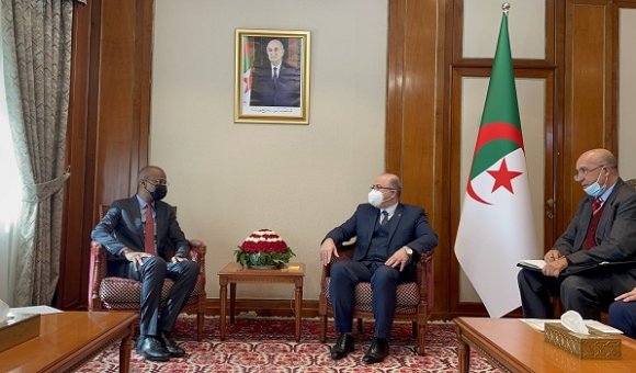 الوزير الأول يستقبل وزير الطاقة لجمهورية تنزانيا