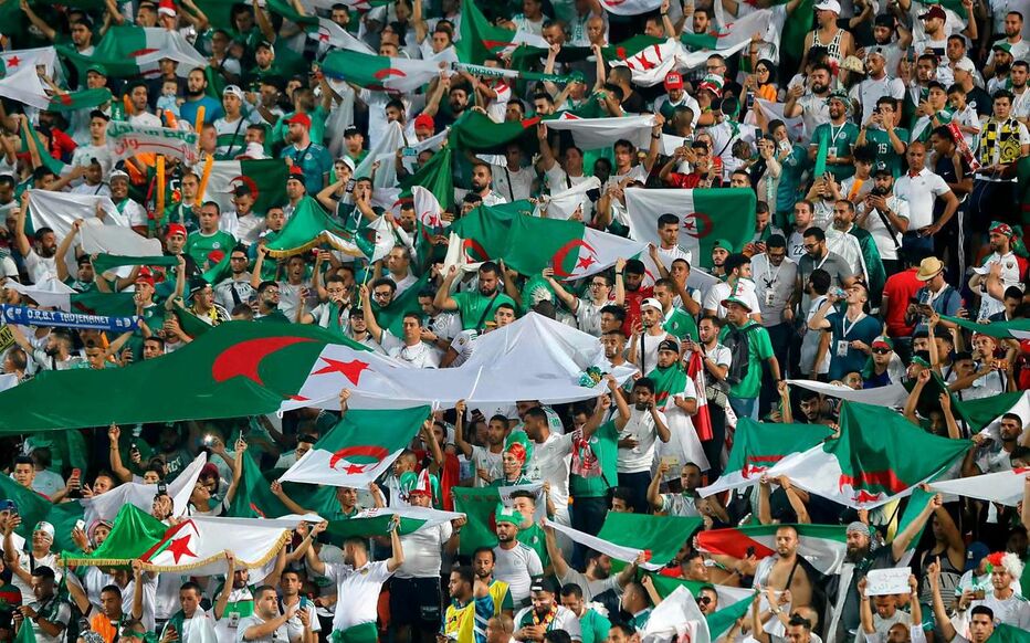 Les supporteurs de l'équipe nationale sur les travées du stade Mustapha Tchaker