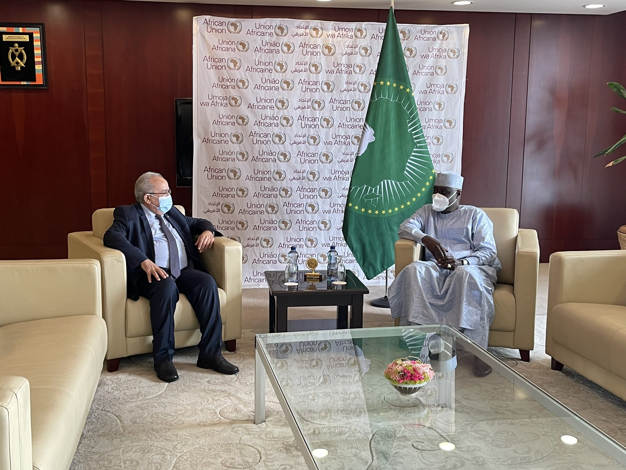 M. Lamamra s'entretient avec le président de la Commission de l'UA, Moussa Faki Mahamat