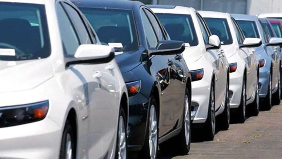 استيراد السيارات