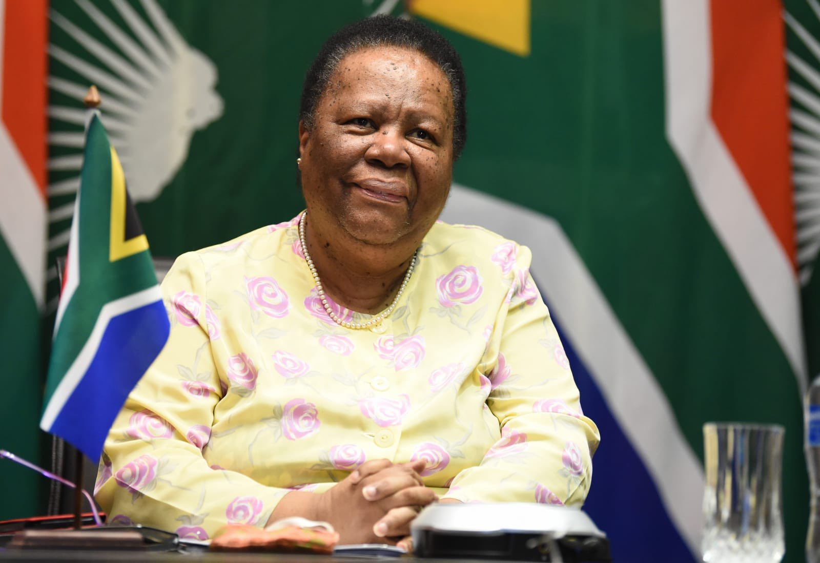 وزيرة الشؤون الخارجية لجنوب افريقيا