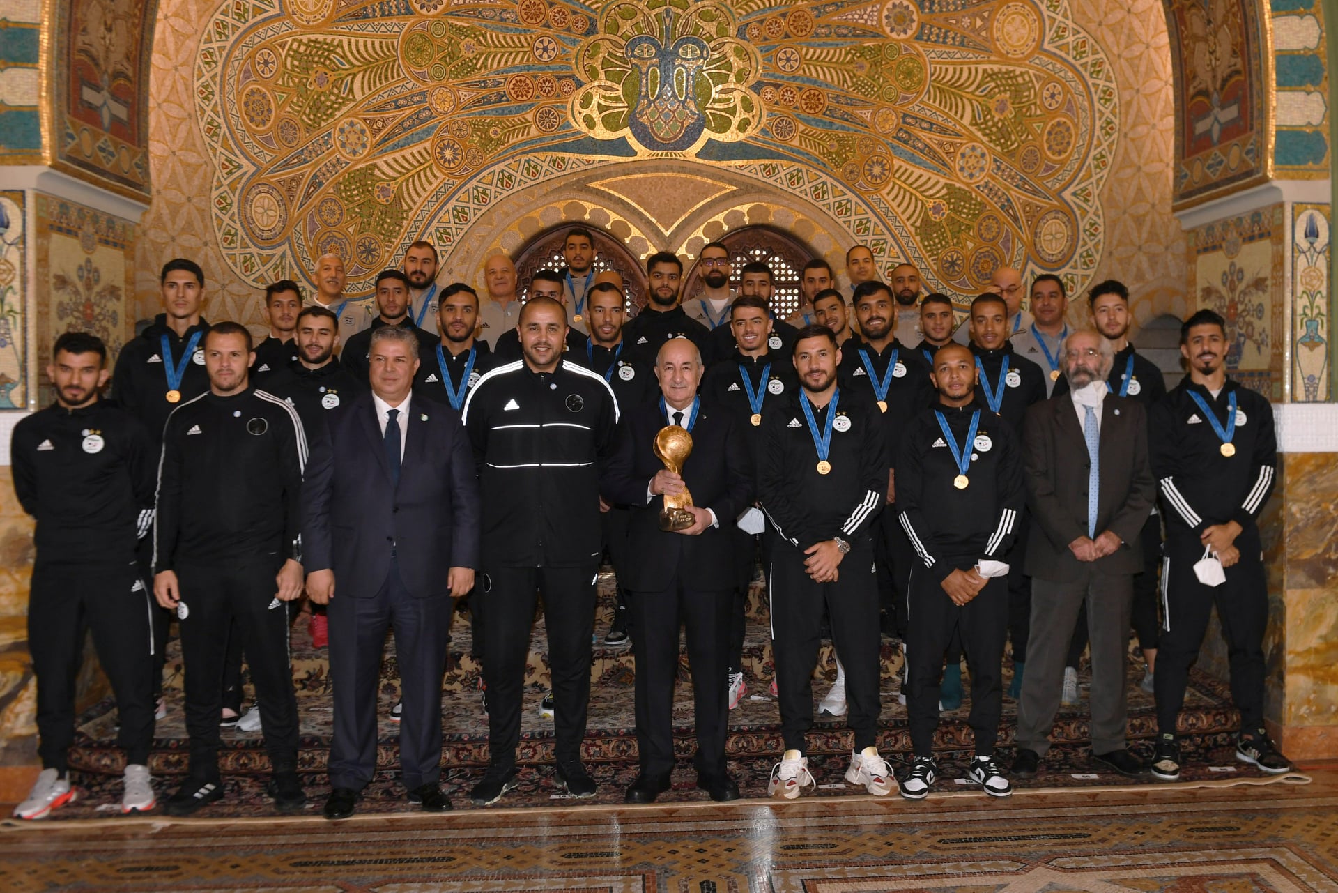 الرئيس تبون-المنتخب المحلي