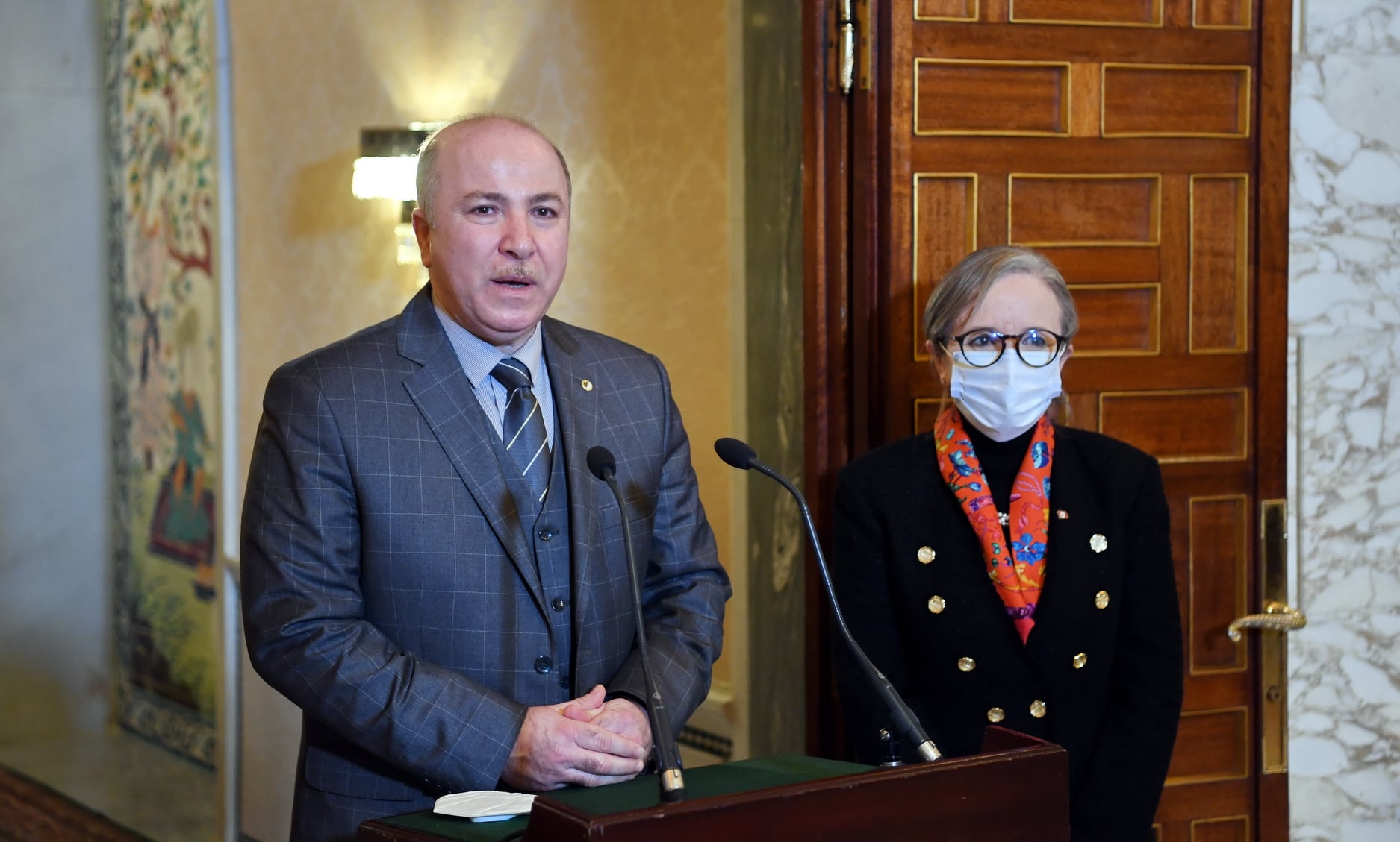 الوزير الأول أيمن عبد الرحمان ورئيسة الحكومة التونسية نجلاء بودن