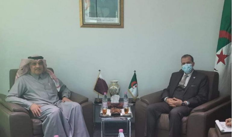 Kamel Rezig, ministre du commerce avec l'ambassadeur qatari