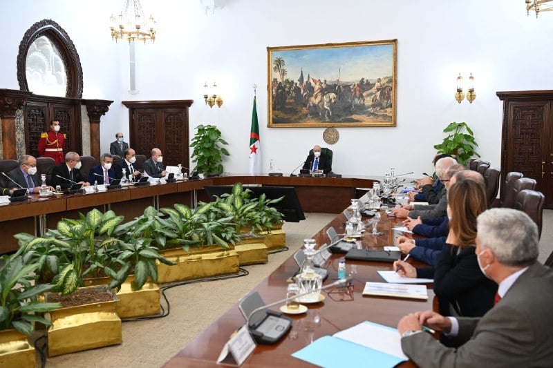 اجتماع استثنائي برئاسة الرئيس تبون اجتماع استثنائي برئاسة الرئيس تبون