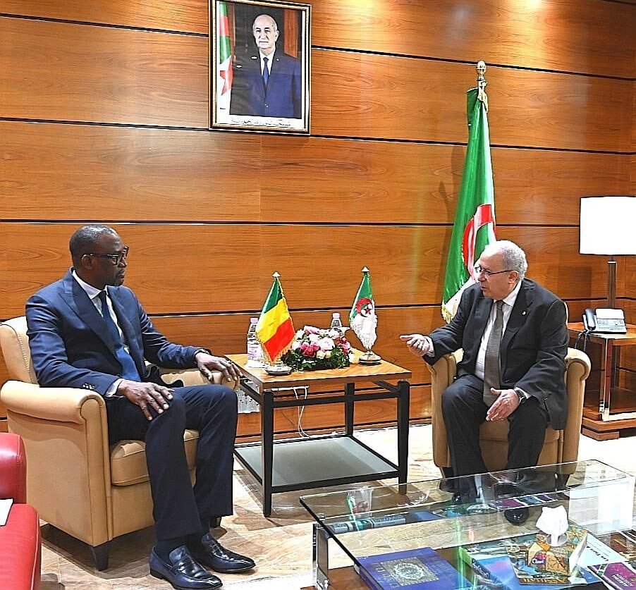 Le MAE Ramtane Lamamra s'entretient avec son homologue malien