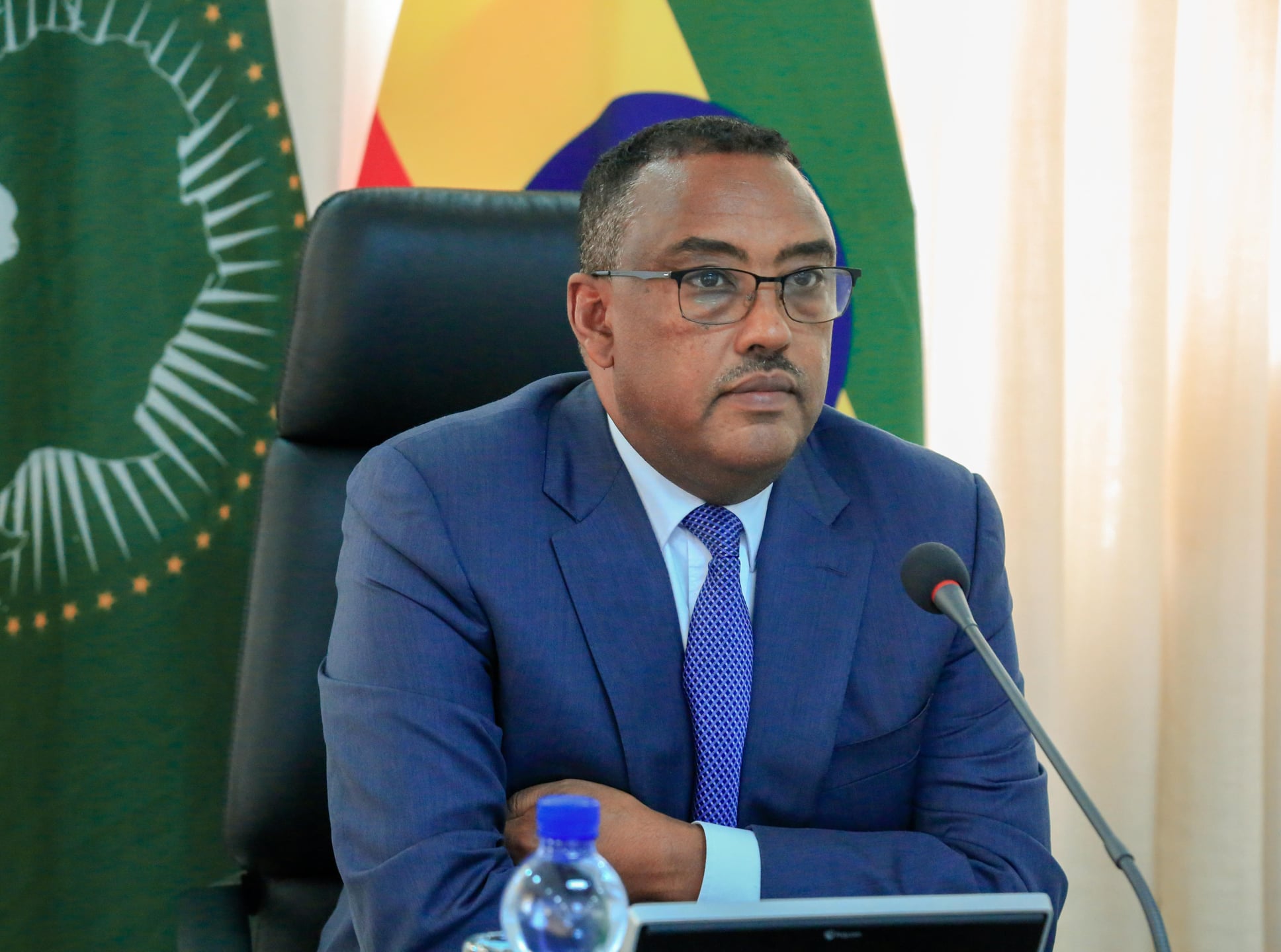 ديميكي ميكونين