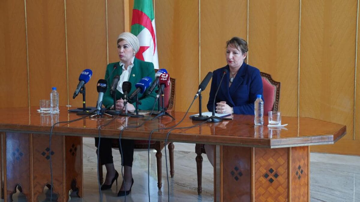 السيدة صورية مولوجي تستلم مهامها على رأس وزارة الثقافة السيدة صورية مولوجي تستلم مهامها على رأس وزارة الثقافة