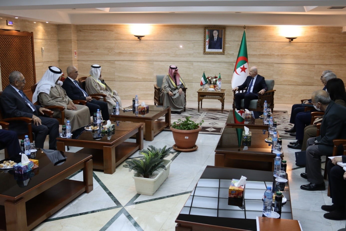 وزير المالية-المؤسسات الكويتية