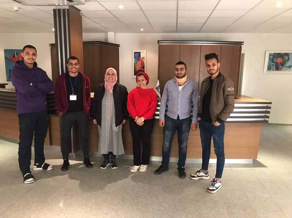 أعضاء نادي طلبة الجيولوجيا  لكلية المحروقات والطاقات المتجددة وعلوم الأرض والكون بجامعة قاصدي مرباح بورقلة