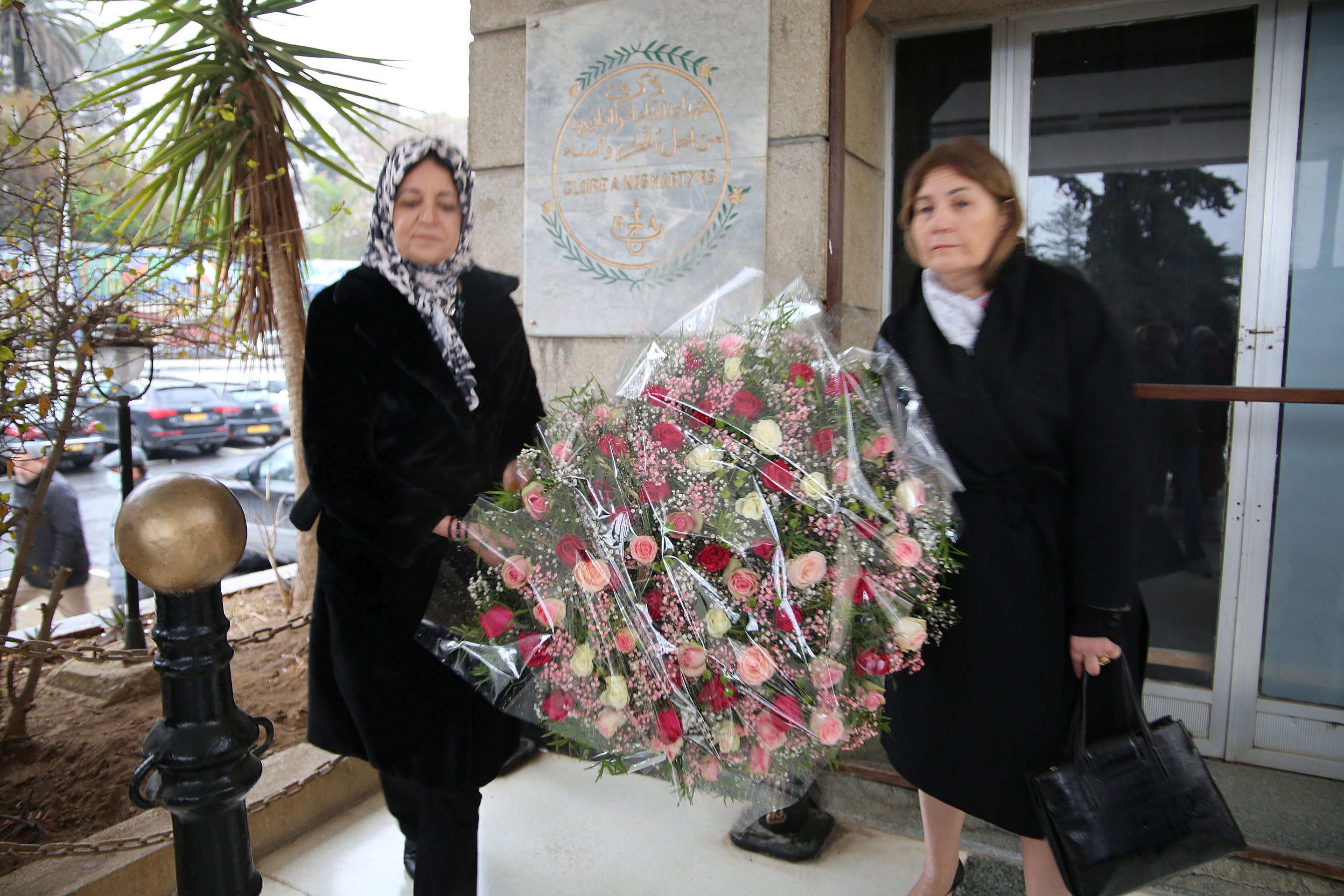 وقفة ترحم على شهداء تحطم طائرة بفييتنام