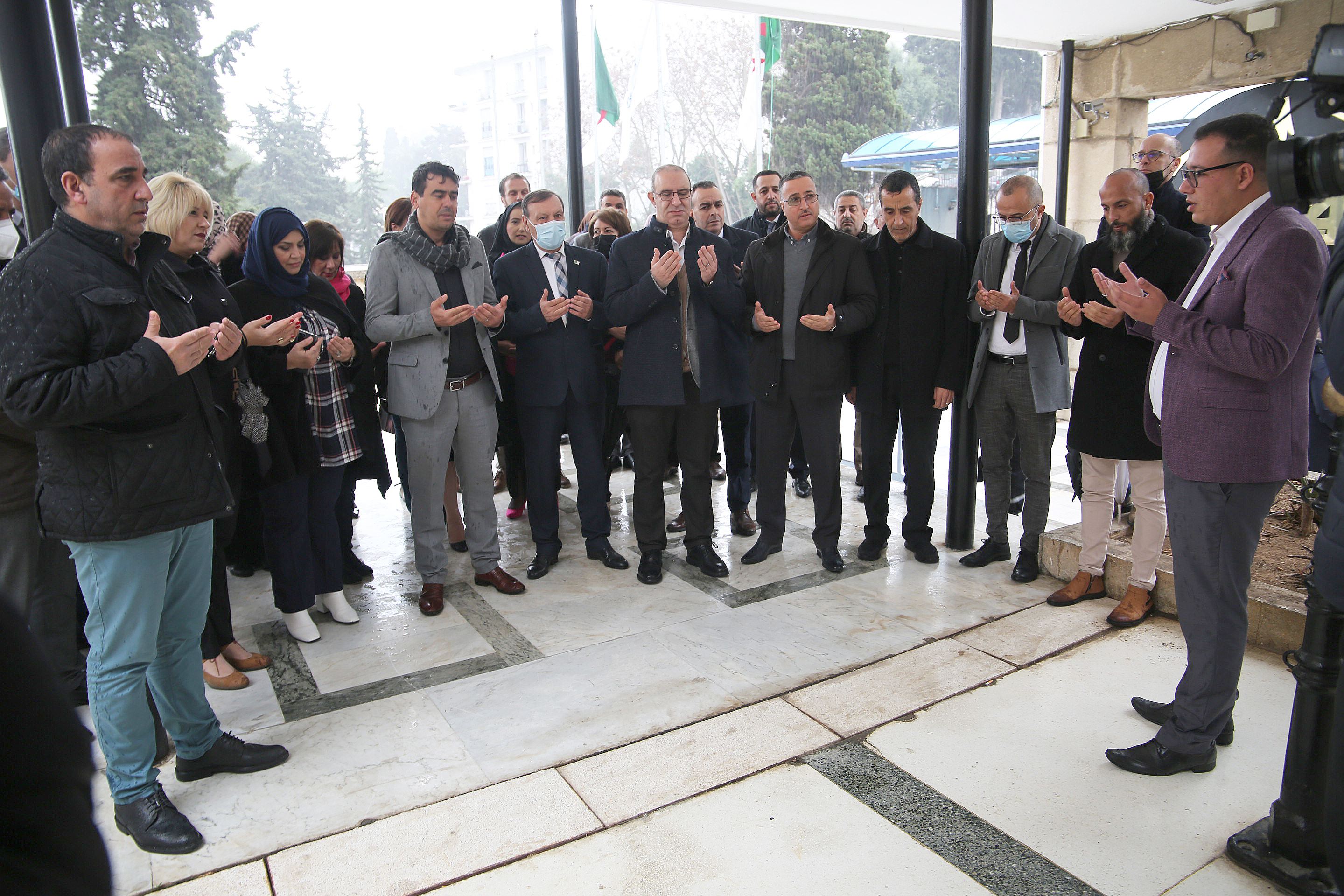 وقفة ترحم على شهداء تحطم طائرة بفييتنام