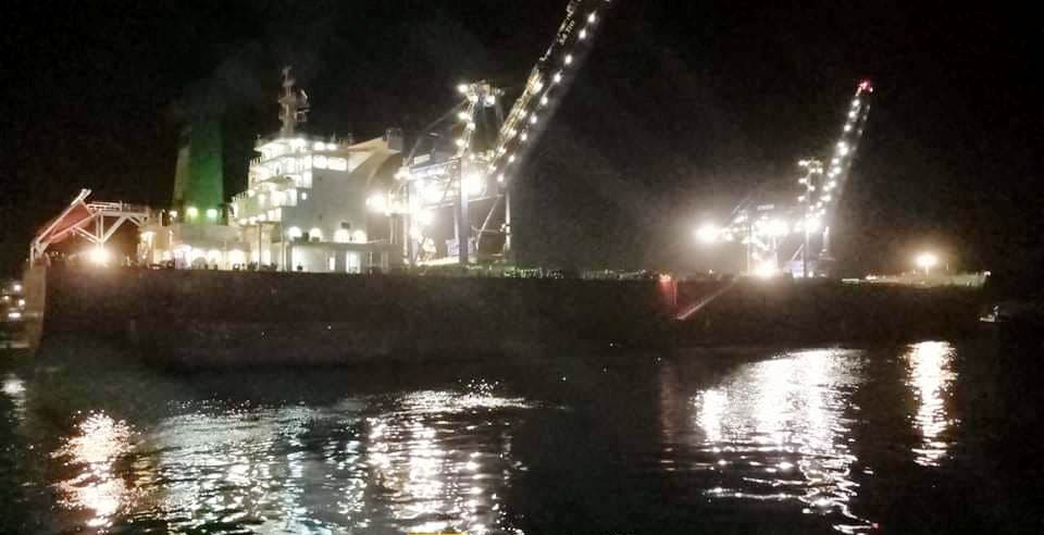 باخرة عملاقة