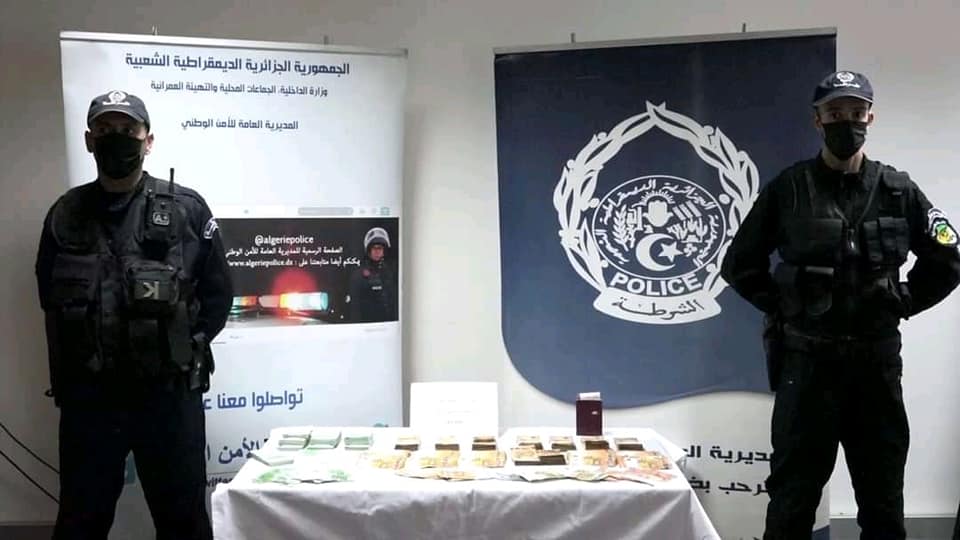 شرطة الحدود بمطار هواري بومدين الدولي