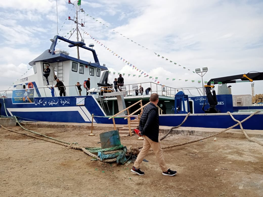 سفينتان  كبيرتان لصيد التونة في أعالي البحار ببومرداس