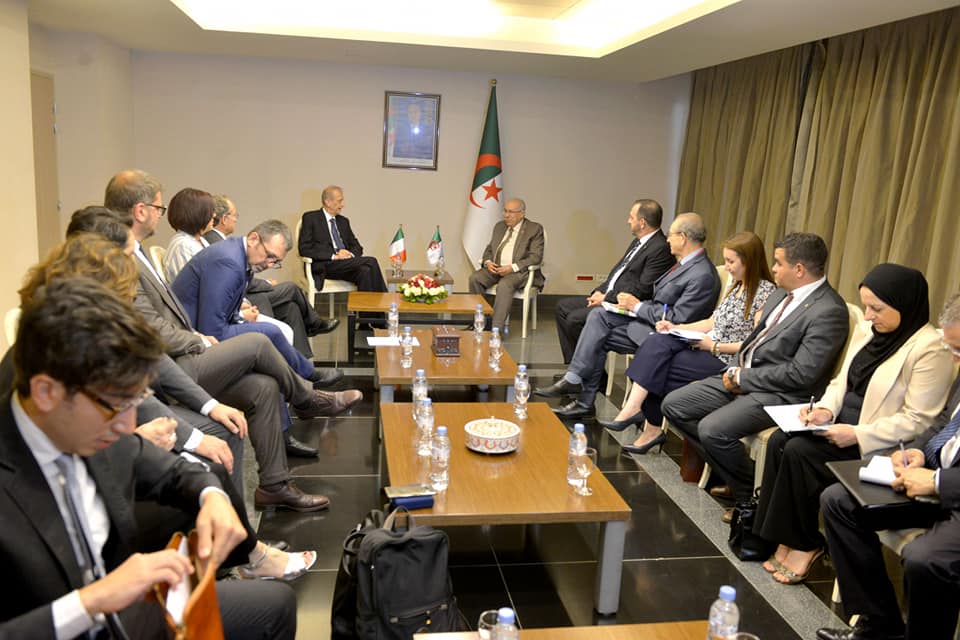 وزير الخارجية