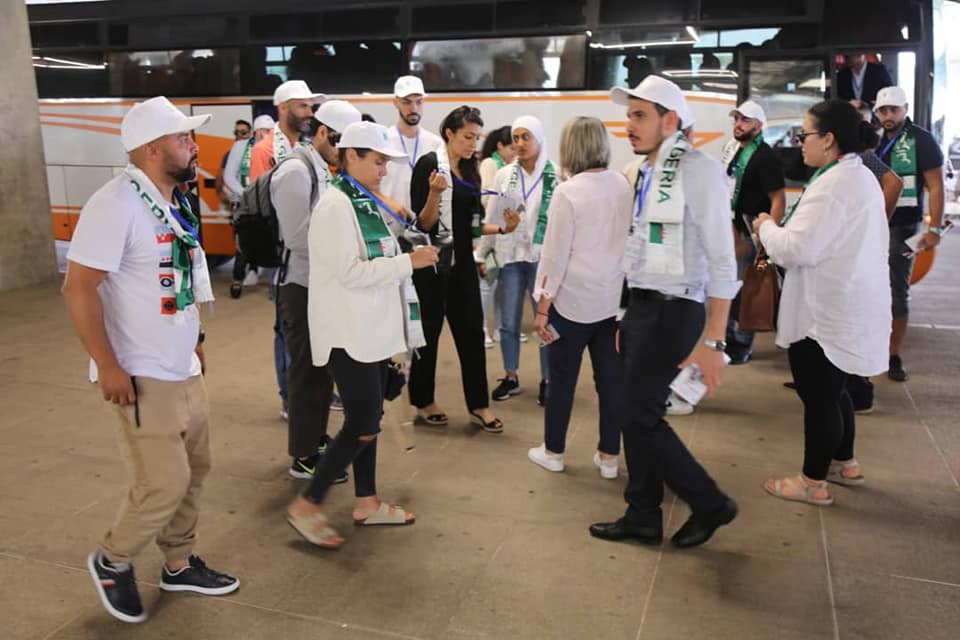 وصول وفد من الجالية الجزائرية المقيمة بفرنسا