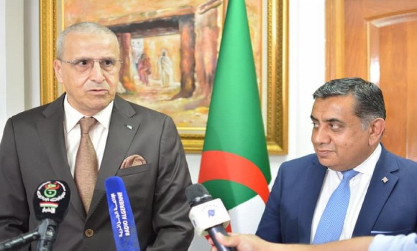 وزير التعليم العالي والبحث العلمي الجزائري، عبد الباقي بن زيان مع وزير الدولة البريطاني للشؤون الخارجية