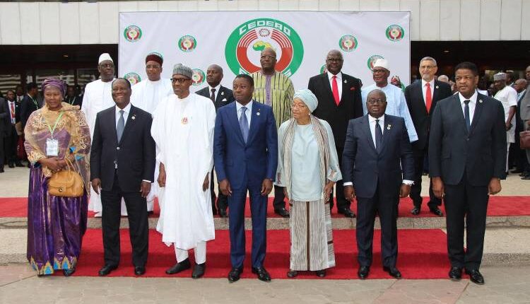 المجموعة الاقتصادية لدول غرب إفريقيا (إيكواس)