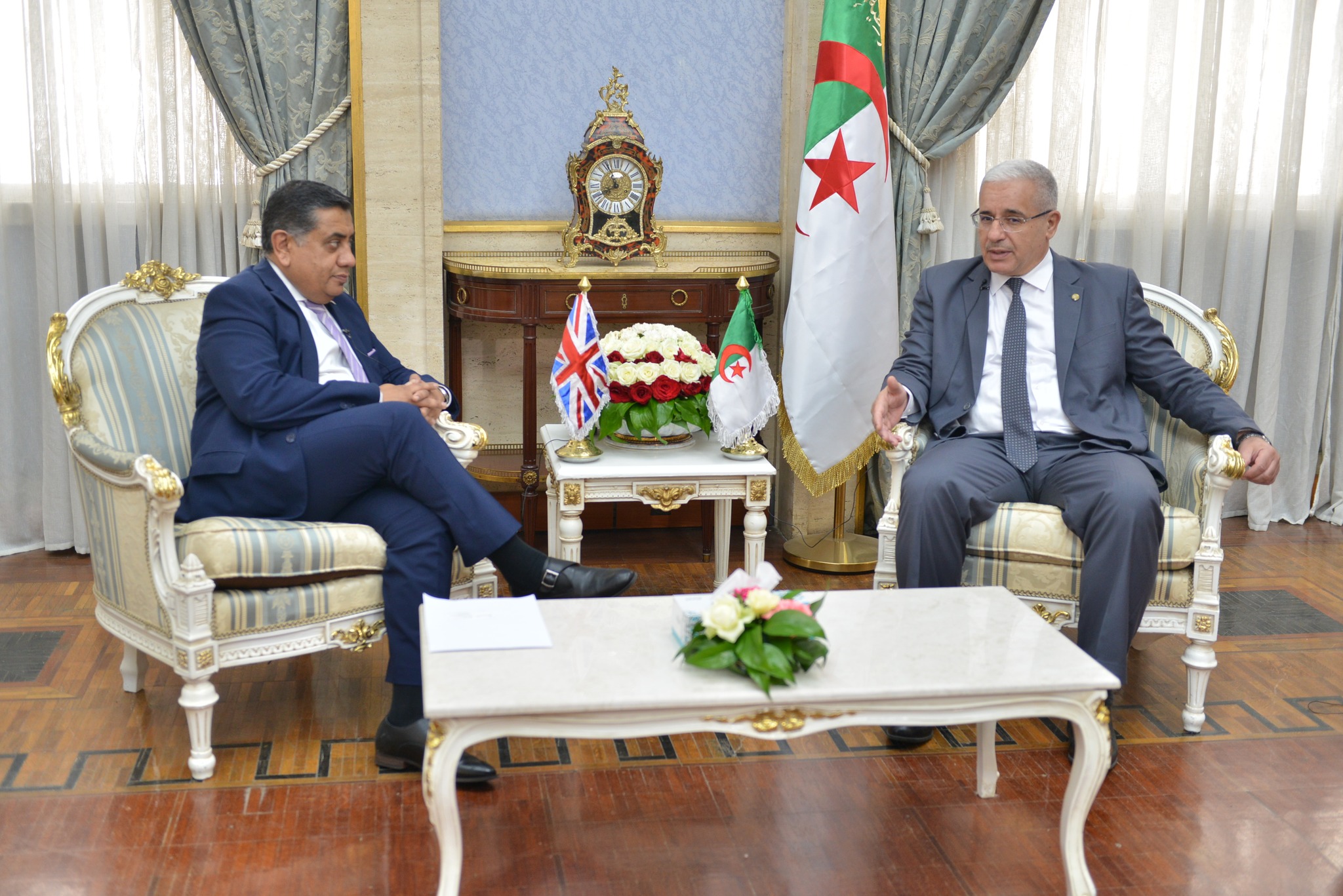 بوغالي مستقبلاً وزير الخارجية البريطاني