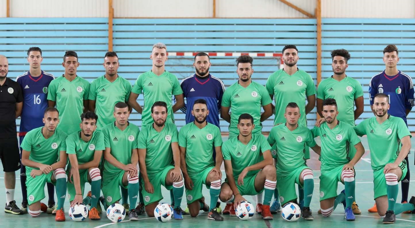 منتخب الجزائر داخل القاعة
