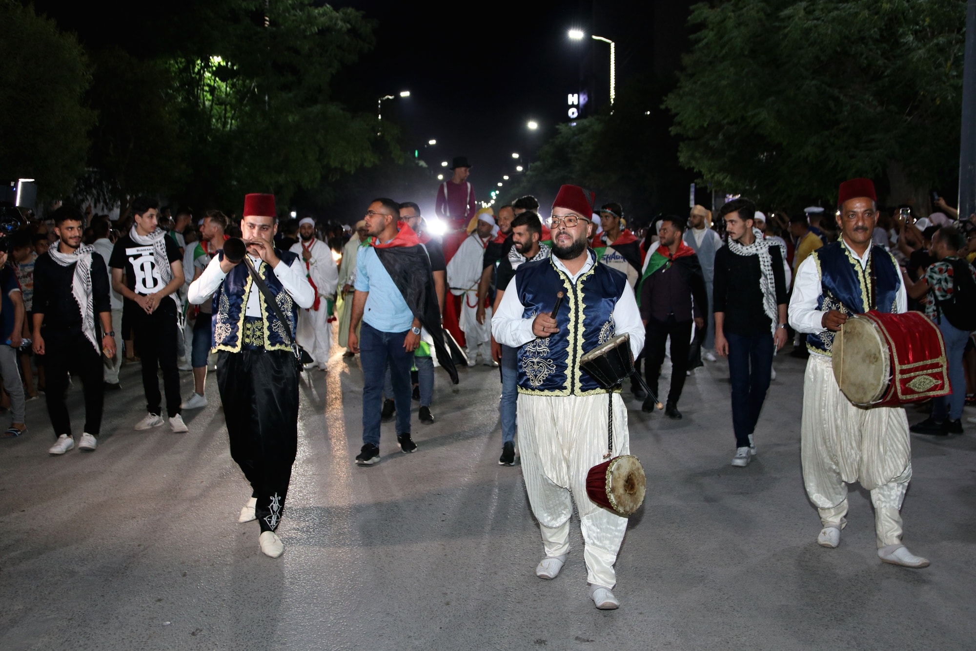 الاستعراض الفني المنظم بمناسبة المهرجان الثقافي الدولي تيمقاد.