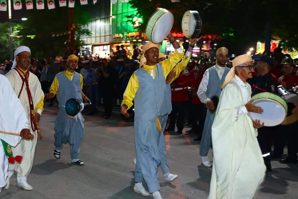 الاستعراض الفني المنظم بمناسبة المهرجان الثقافي الدولي تيمقاد.