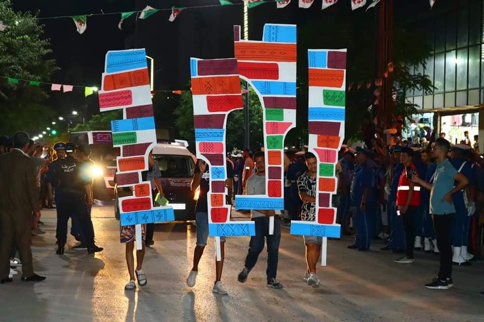 الاستعراض الفني المنظم بمناسبة المهرجان الثقافي الدولي تيمقاد.