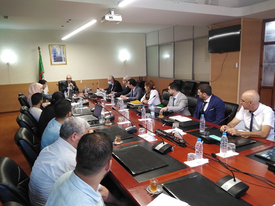 وزير النقل مجتمعاً بكوادره
