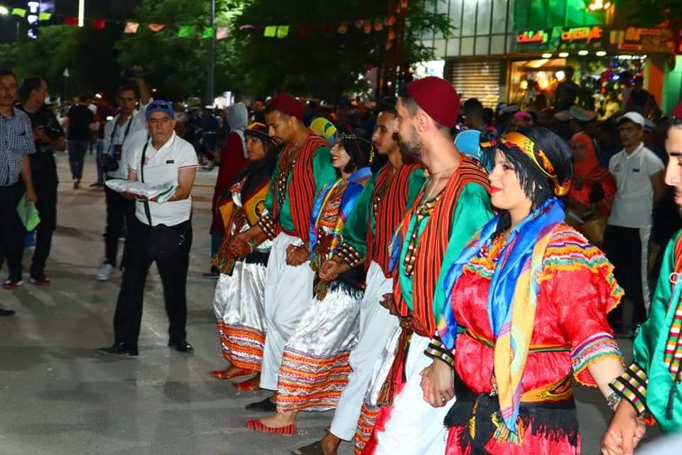 الاستعراض الفني المنظم بمناسبة المهرجان الثقافي الدولي تيمقاد.