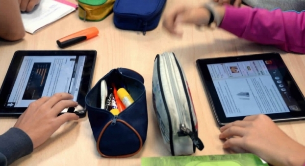 تجهيز المدارس باللوحات الرقمية