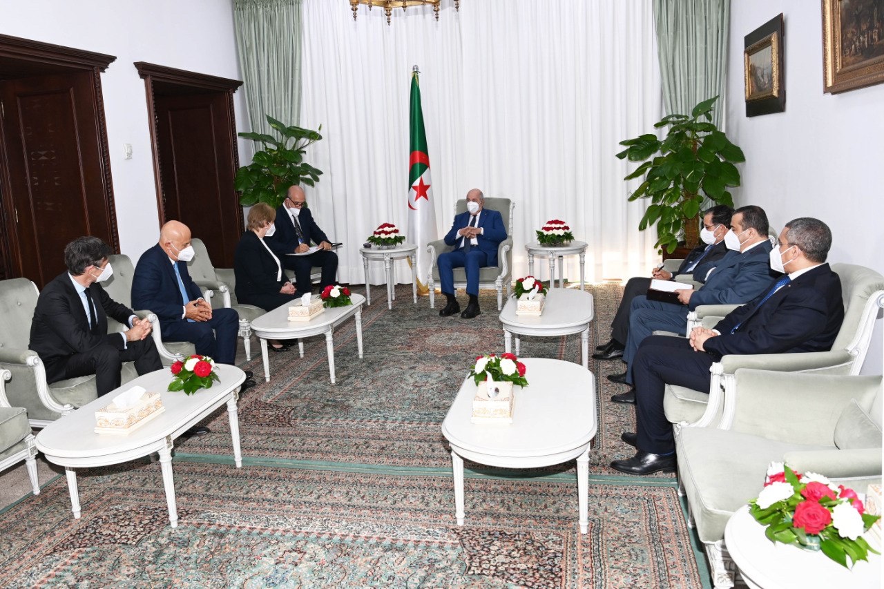الرئيس تبون يستقبل الرئيسة المدير العامة لشركة أوكسيدانتال بتروليوم الأمريكية الرئيس تبون يستقبل الرئيسة المدير العامة لشركة أوكسيدانتال بتروليوم الأمريكية
