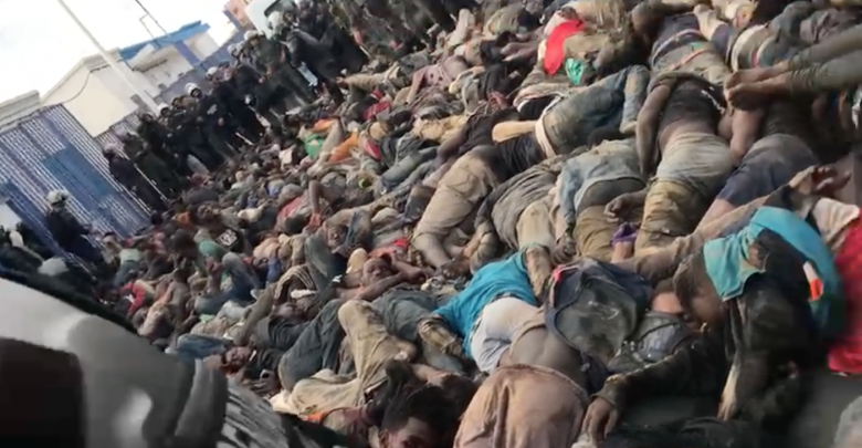 صحفي ناميبي يدعو لطرد المغرب من الاتحاد الأفريقي بعد اعتدائه الوحشي على  مهاجرين أفارقة صحفي ناميبي يدعو لطرد المغرب من الاتحاد الأفريقي بعد اعتدائه الوحشي على  مهاجرين أفارقة