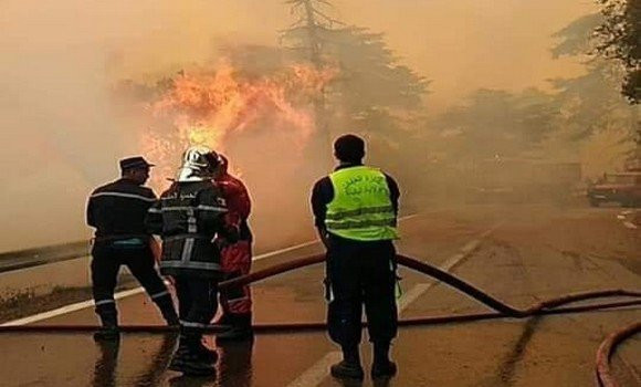 La protection civile en action d'extinction des Feux de forêts