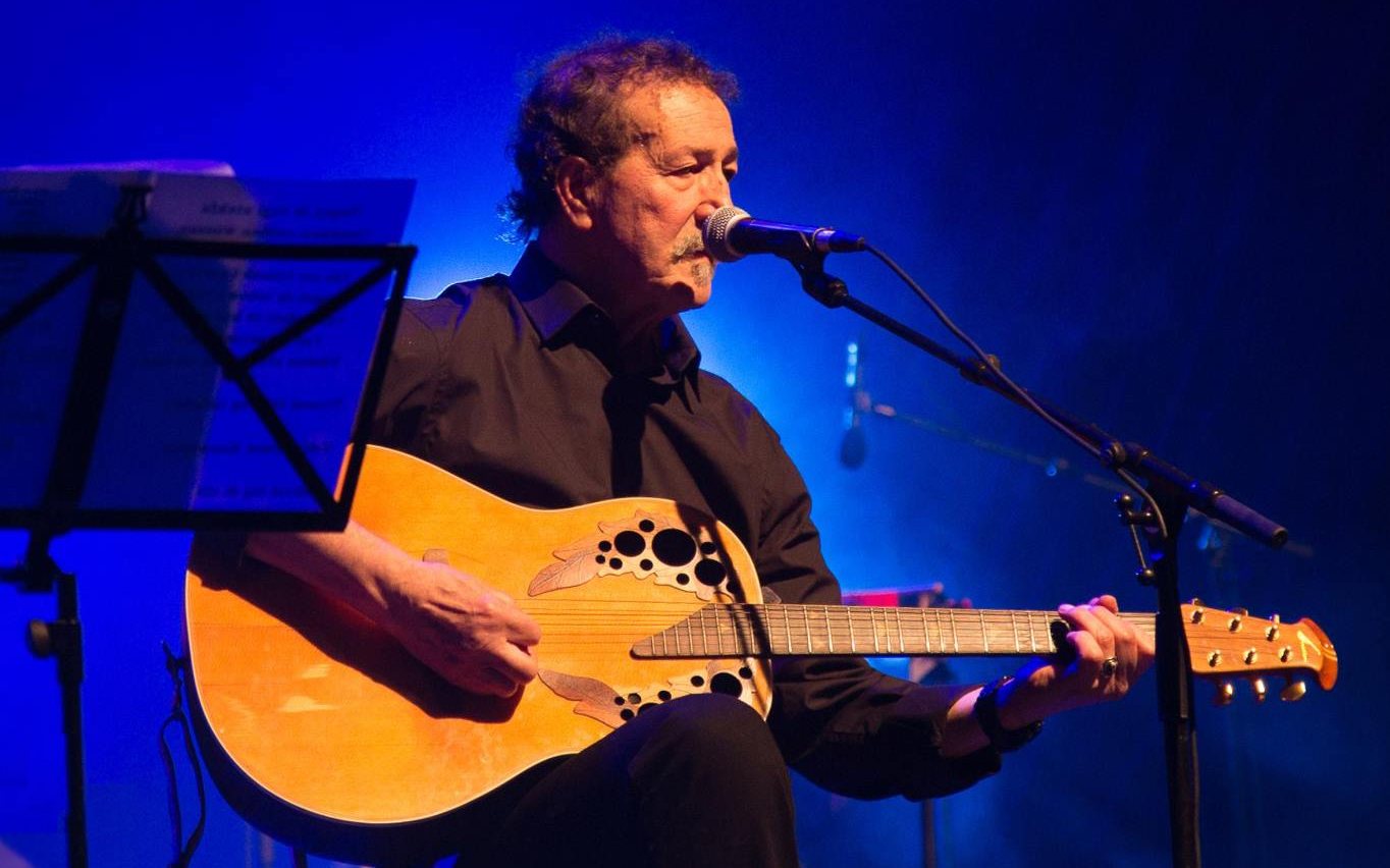 لونيس آيت منقلات