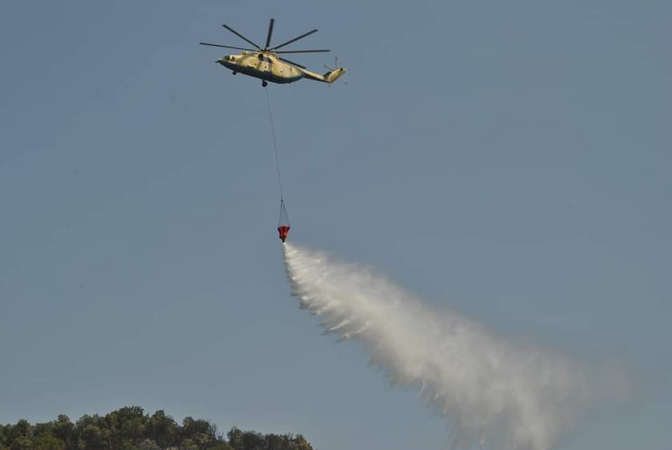 مروحية للجيش الوطني الشعبي تشارك في اخماد الحرائق