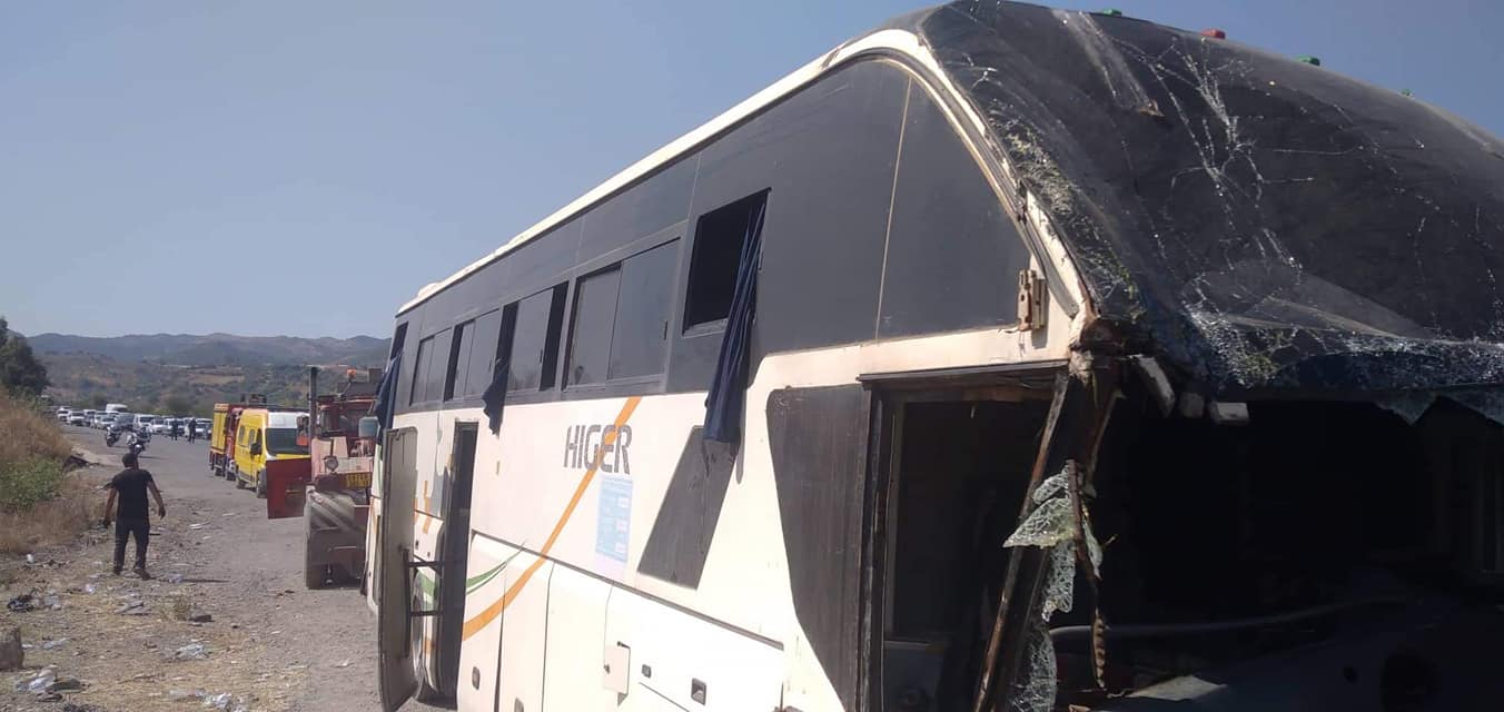 البويرة : 14 جريحا في اصطدام بين 4 مركبات بالطريق السيار شرق-غرب