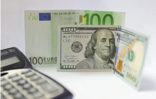 Le dollar prend le dessus de l'euro