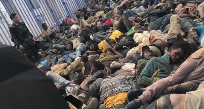 نظام المخزن يدين 14 مهاجرا افريقيا  بالسجن النافذ 