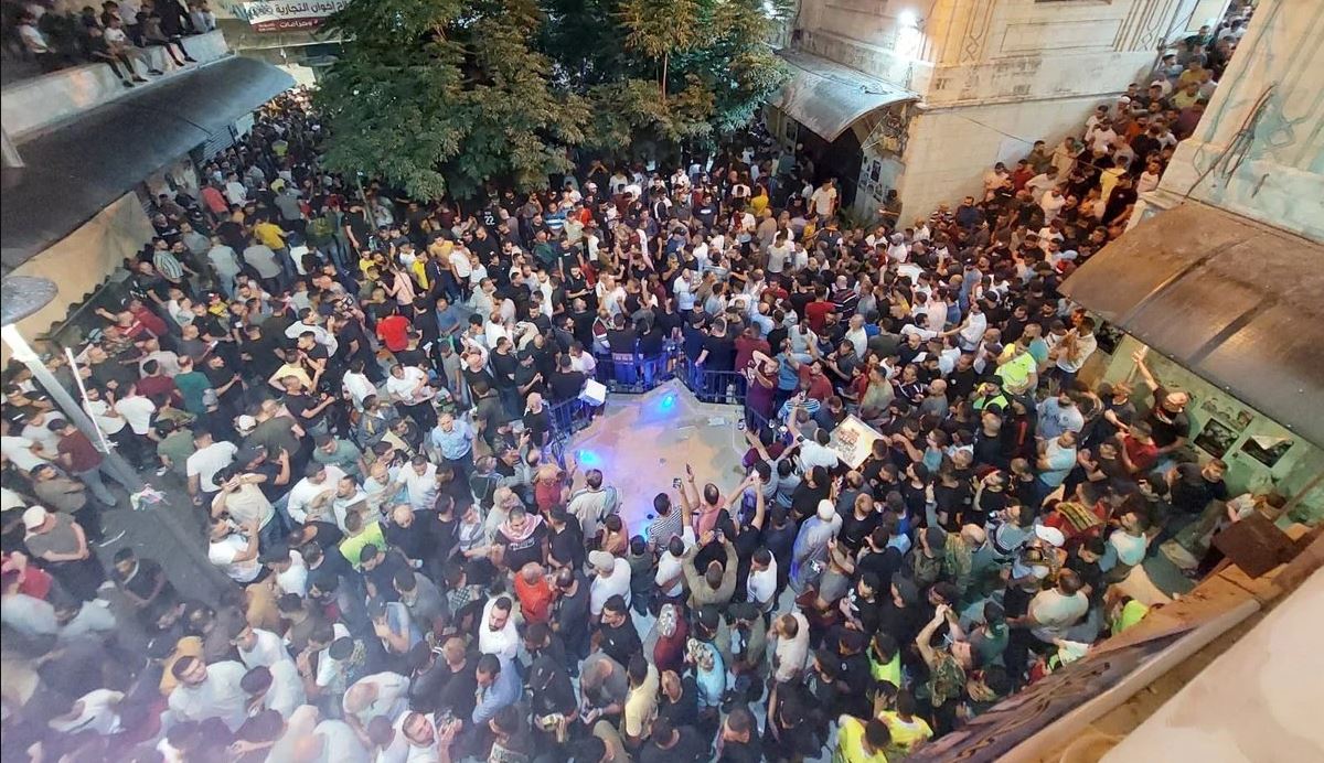 آلاف الفلسطينيين يشاركون في فعالية "فجر الشهداء" بالضفة الغربية