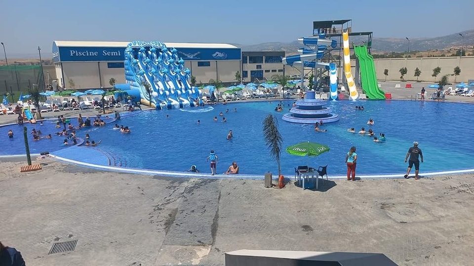 مسبح بفندق فريحة