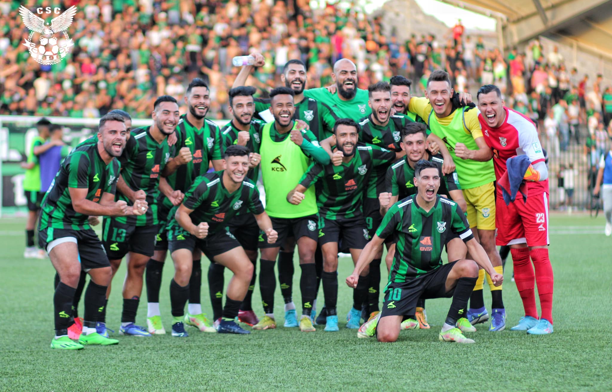 لاعبو السنافر يحتفلون بفوزهم على هلال شغلوم العيد