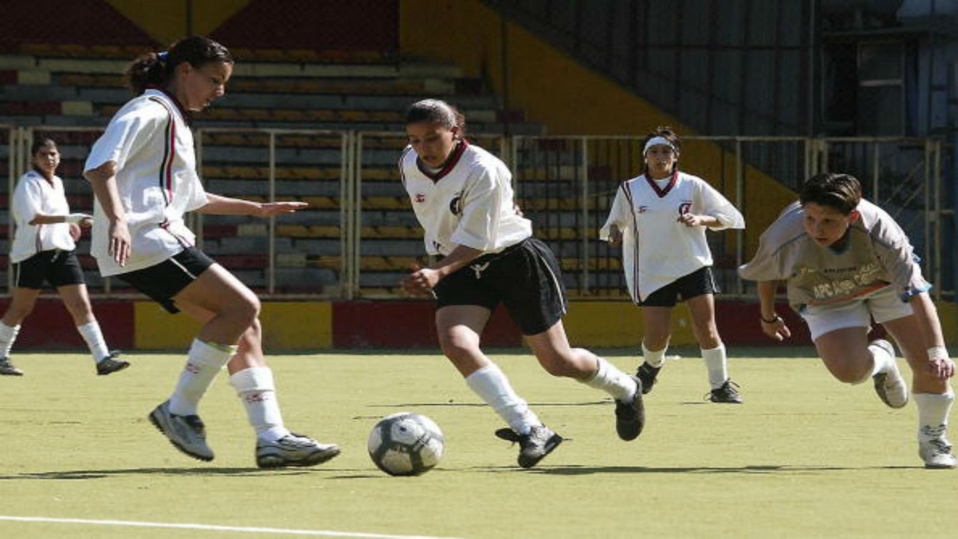 كرة القدم النسوية في الجزائر