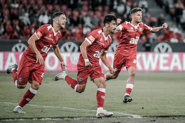 عمورة محتفلا بهدفه