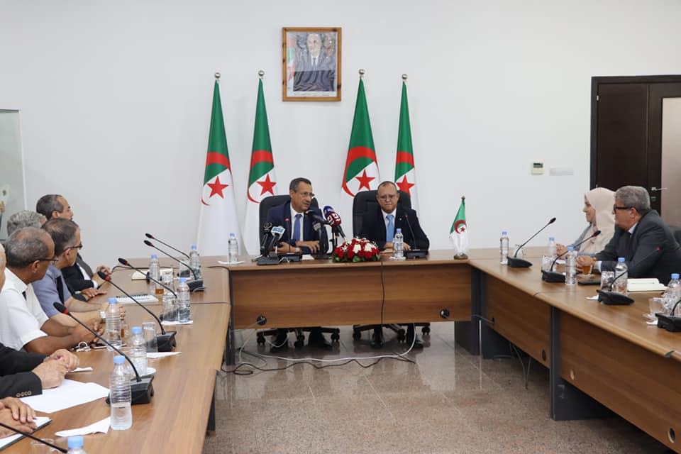 لخضر رخروج يستلم مهامه كوزير للأشغال العمومية